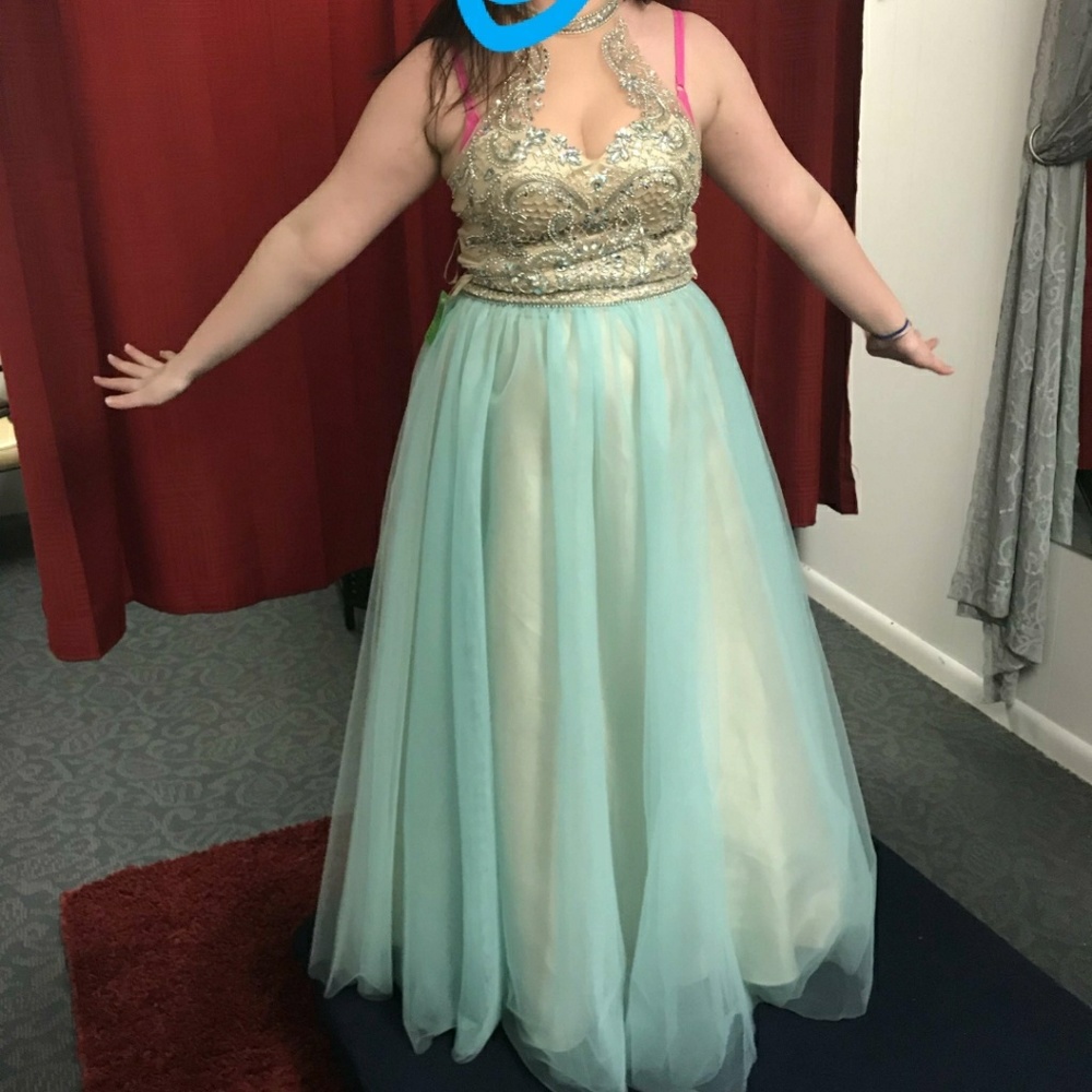 TLC Say YES to the PROM DRESS
